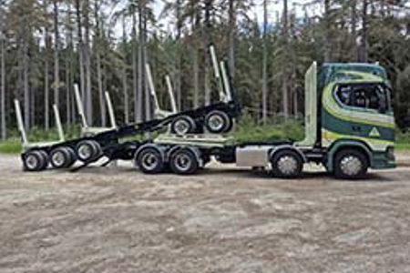 Self-loading logging trailer: Safe-T first